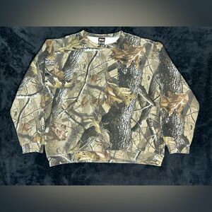 Outfitters Ridge Realtree Hardwoods Crewneck Camo Cropped Sweatshirt Size L
